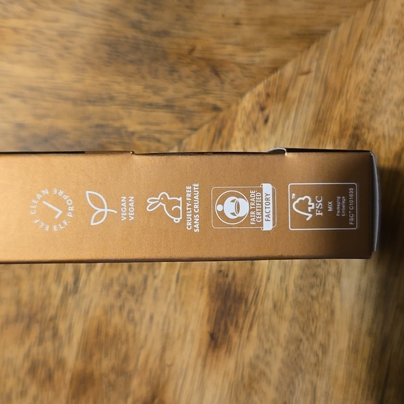 e.l.f. Luminous Putty Bronzer Set of 3 - Picture 5 of 7